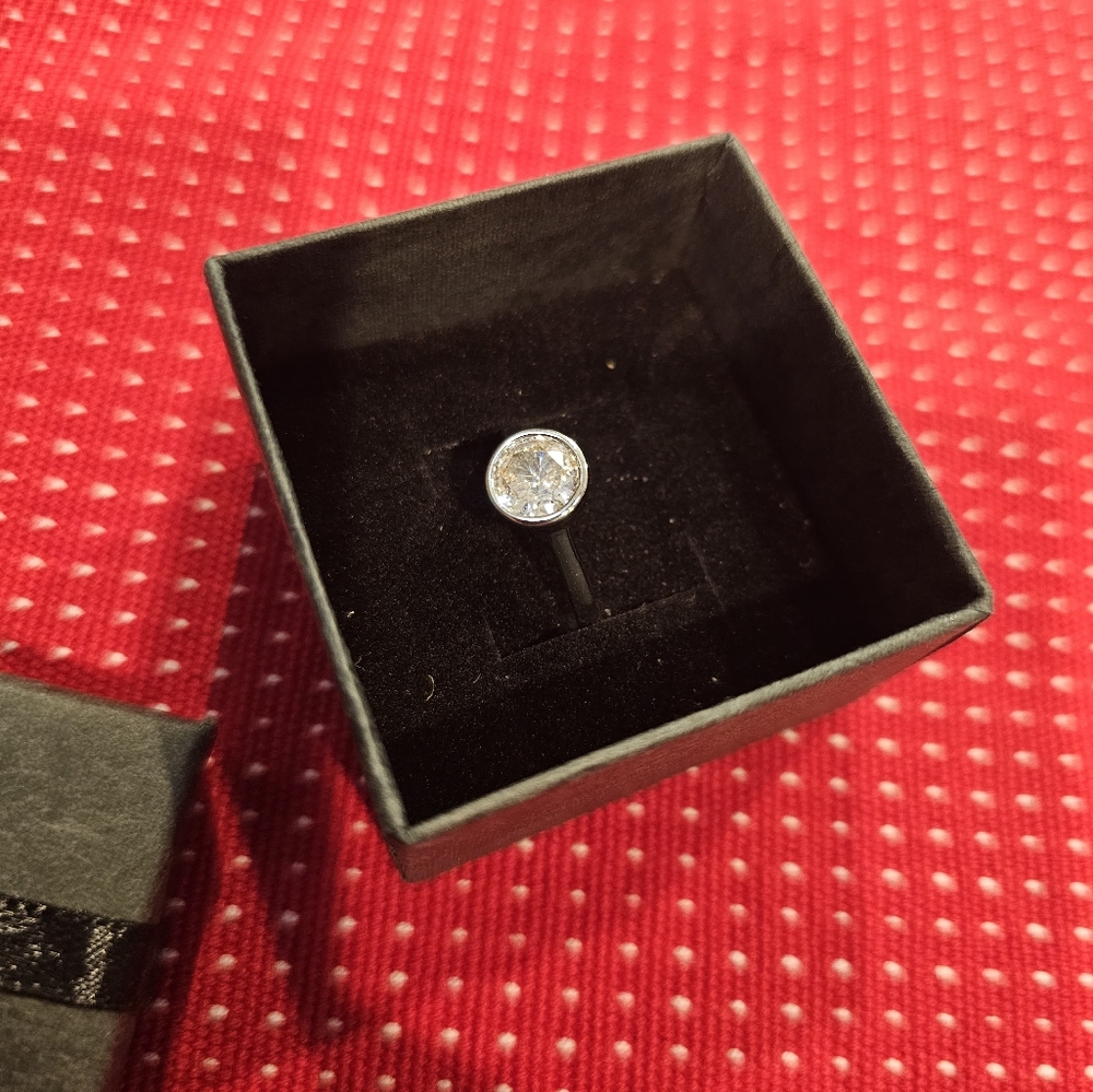 Engagement ring CZ bezel set - Picture 5 of 9